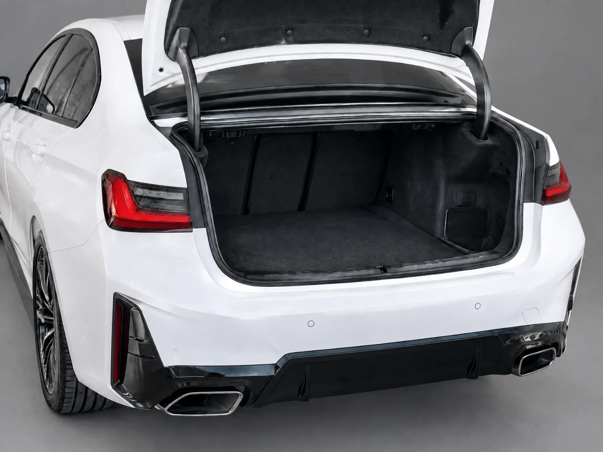 BMW 3 Series open boot and luggage space