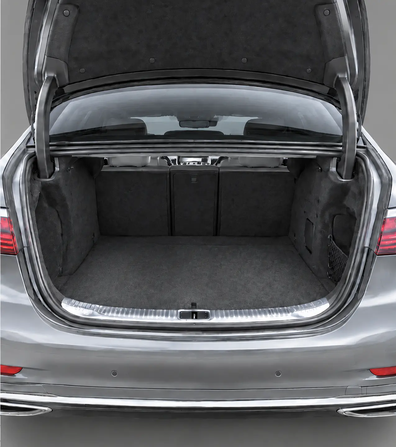 Mercedes-Benz S-Class open boot and luggage space