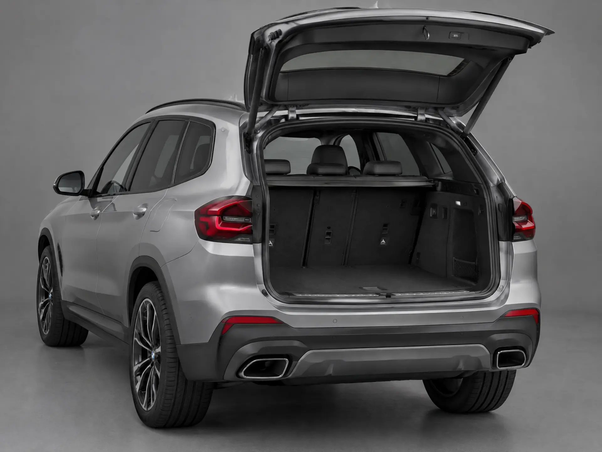 BMW X5 open boot and luggage space